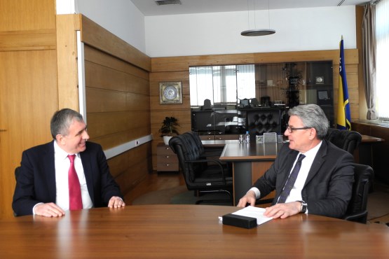 Speaker of the House of Representatives of the Parliamentary Assembly of Bosnia and Herzegovina Šefik Džaferović speaks with the Ambassador of Ukraine to BiH 